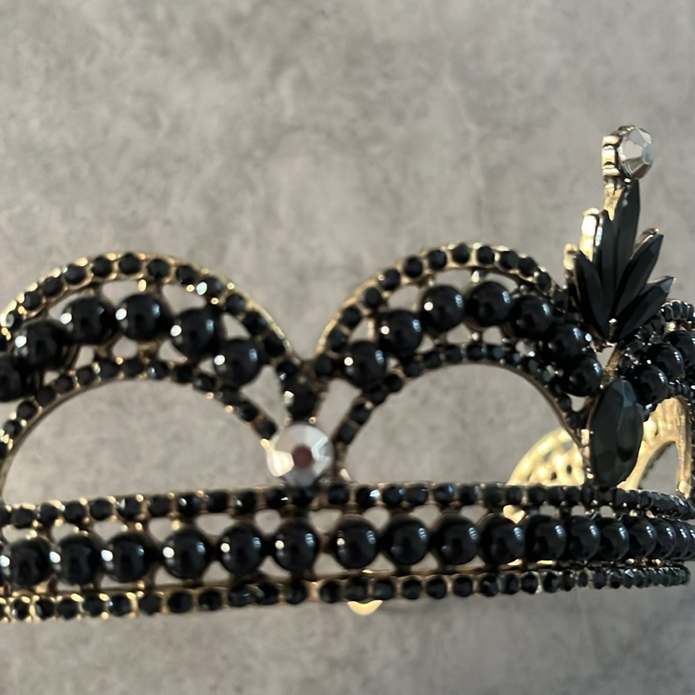 Tiara - Picture 7 of 8